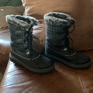 Cozy Black and Gray Winter Boots for Women